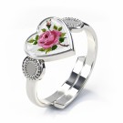 Regulerbar ring i sølv med vakkert, klassisk rosemotiv. thumbnail