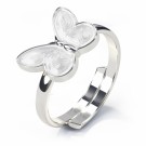 Vakker, regulerbar ring i sølv med hvit sommerfugl. thumbnail